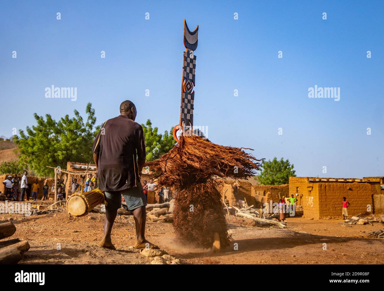 Danse avec les masques Nwantantay du peuple Bwa, Burkina Faso Banque D'Images