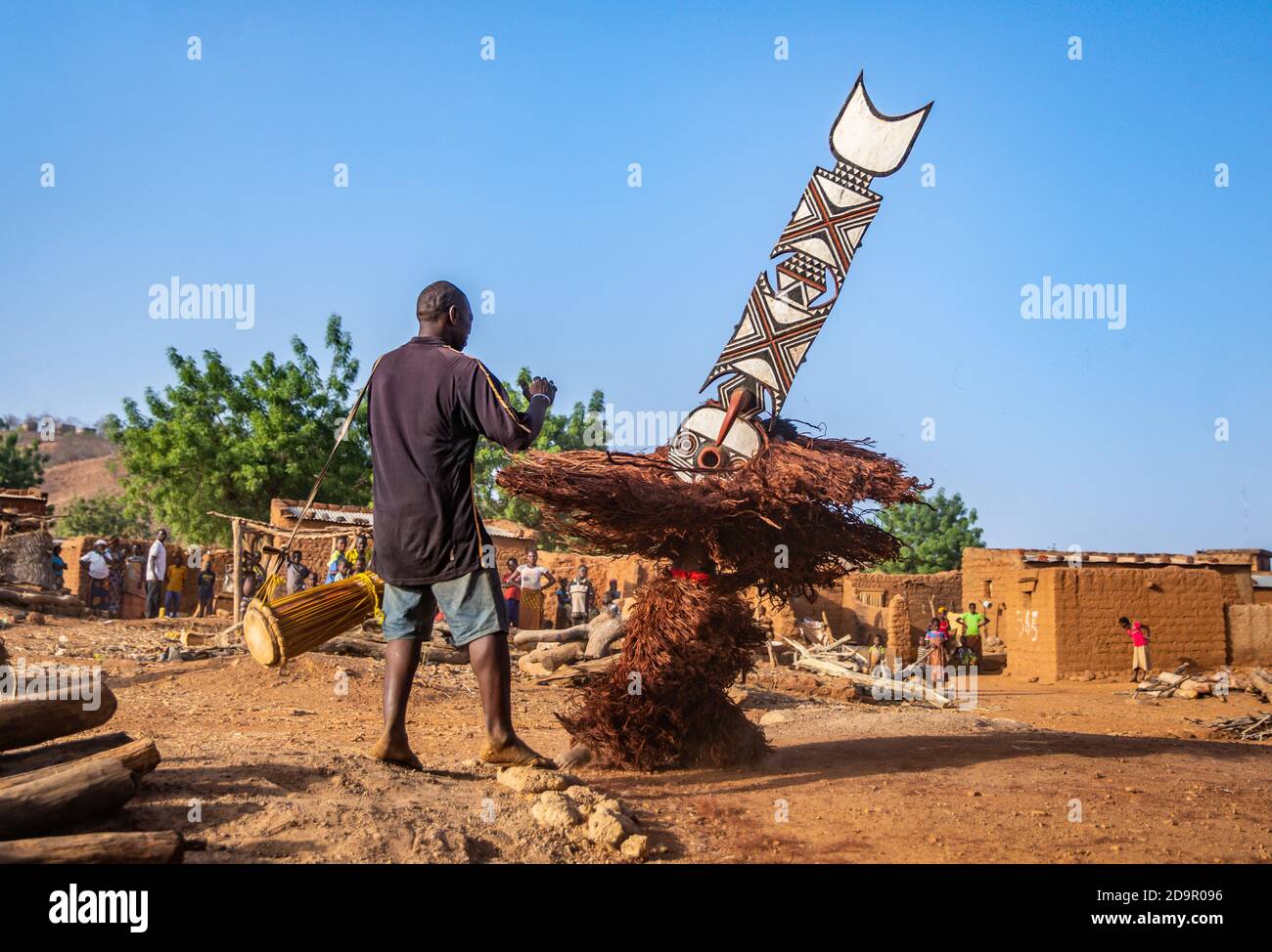 Danse avec les masques Nwantantay du peuple Bwa, Burkina Faso Banque D'Images