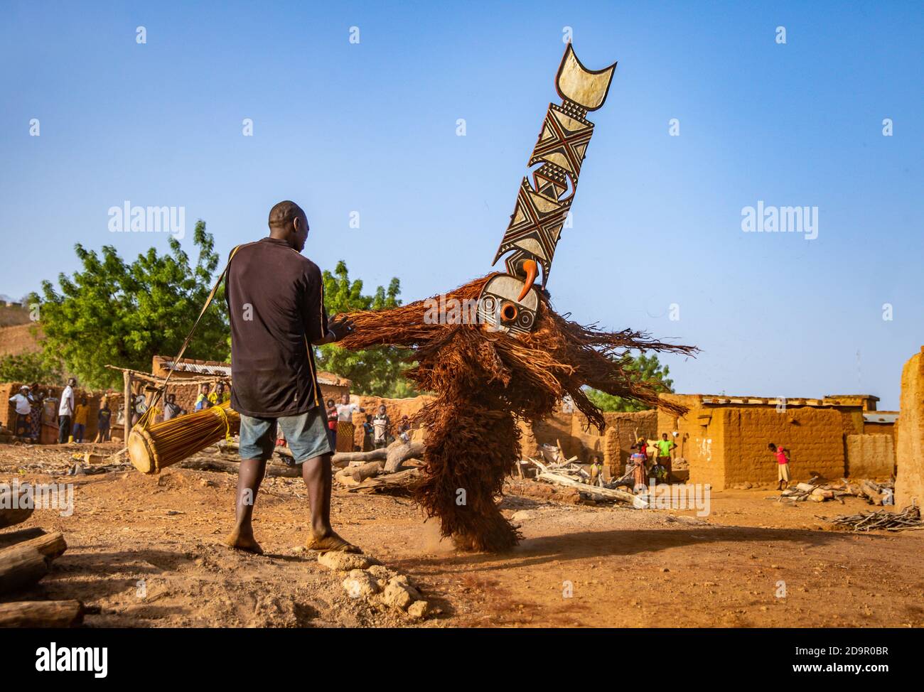 Danse avec les masques Nwantantay du peuple Bwa, Burkina Faso Banque D'Images
