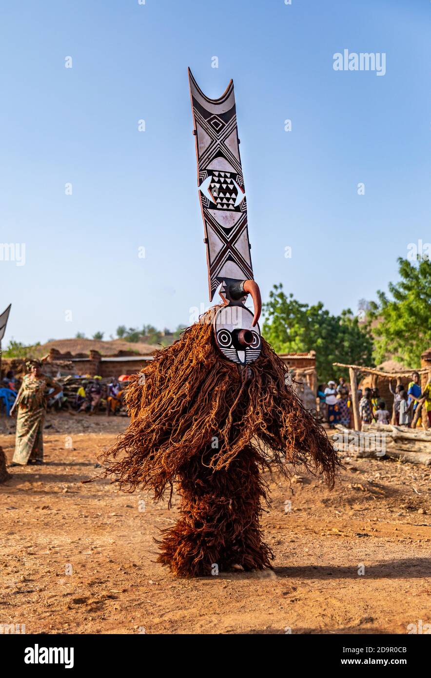 Danse avec les masques Nwantantay du peuple Bwa, Burkina Faso Banque D'Images