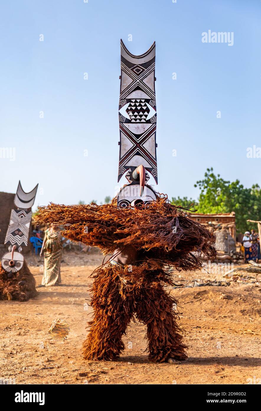 Danse avec les masques Nwantantay du peuple Bwa, Burkina Faso Banque D'Images