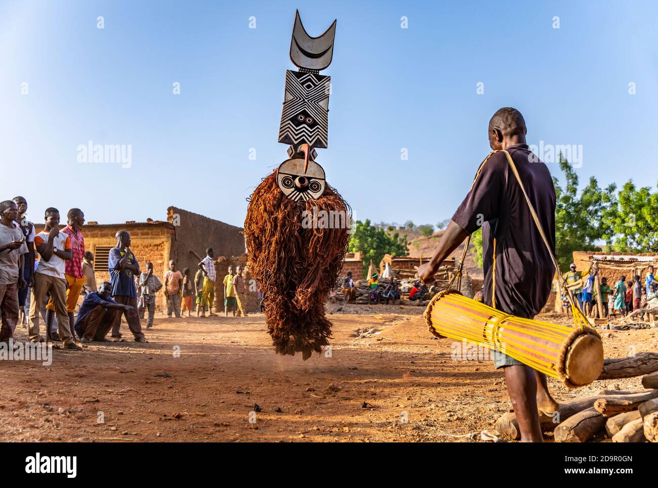 Danse avec les masques Nwantantay du peuple Bwa, Burkina Faso Banque D'Images