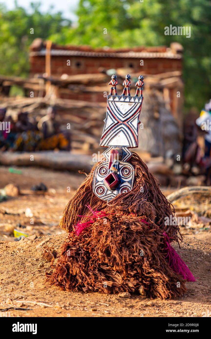 Danse avec les masques Nwantantay du peuple Bwa, Burkina Faso Banque D'Images