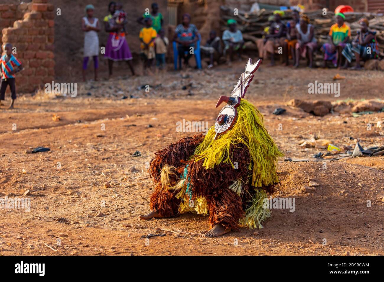 Danse avec les masques Nwantantay du peuple Bwa, Burkina Faso Banque D'Images