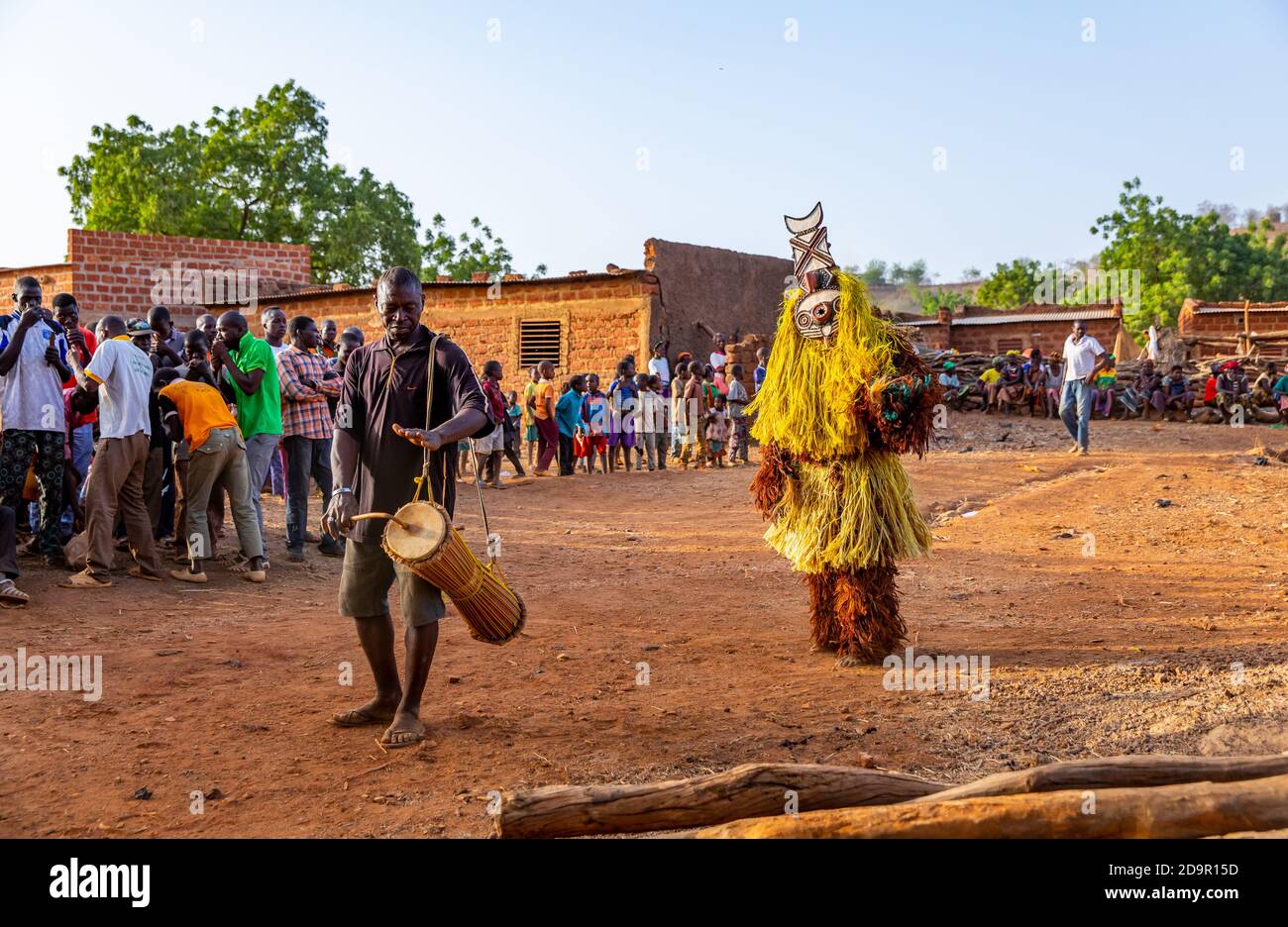 Danse avec les masques Nwantantay du peuple Bwa, Burkina Faso Banque D'Images