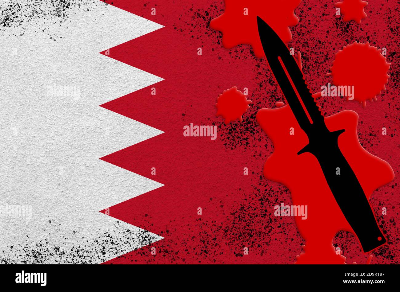 Drapeau de Bahreïn et couteau tactique noir dans le sang rouge. Concept d'attaque terroriste ou d'opérations militaires avec un résultat mortel. Utilisation d'armes de mêlée dangereuses Banque D'Images