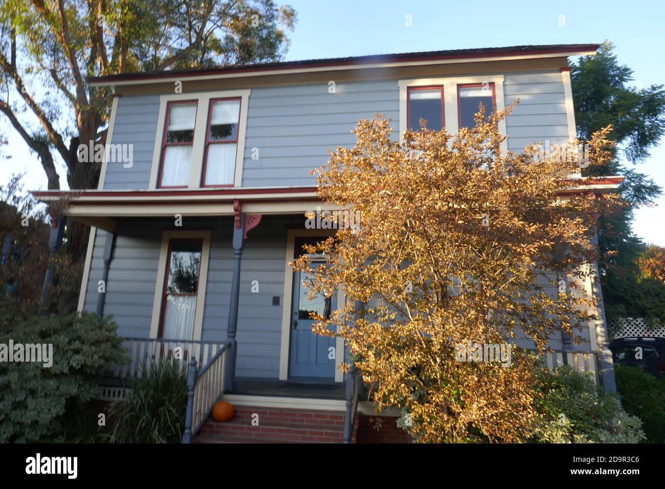 South Pasadena, Californie, Etats-Unis 4 novembre 2020 UNE vue générale de l'atmosphère de Michael Myers House, lieu de tournage du film John Carpenter 1978 Classic Horror le 4 novembre 2020 au 1000 Mission Street à South Pasadena, Californie, Etats-Unis. Photo par Barry King/Alay stock photo Banque D'Images