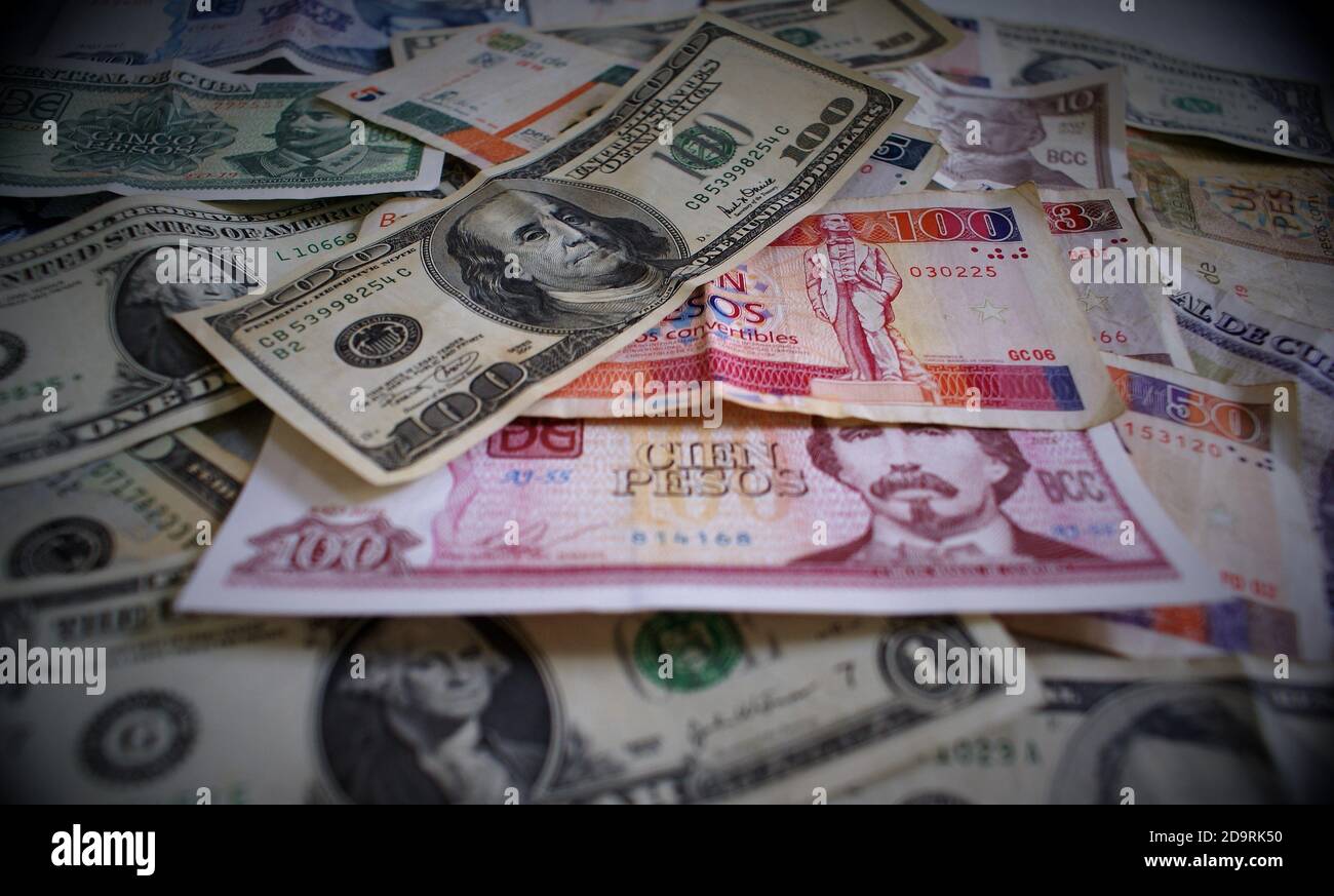Dualité monétaire sur Cuba sur le dollar de temps actuel et argent cubain Banque D'Images