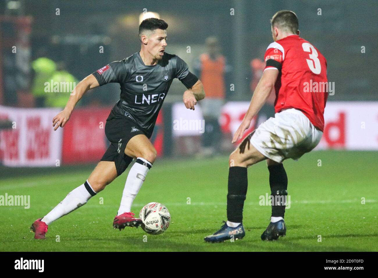 Manchester, Engkand. 07th nov. 2020. Ed Williams (#18 Doncaster Rovers) en action pendant le match de la coupe FA du 1er tour entre le FC United de Manchester et les Doncaster Rovers au Broadhurst Park à Manchester will Matthews/Sports Press photo Credit: SPP Sport Press photo. /Alamy Live News Banque D'Images