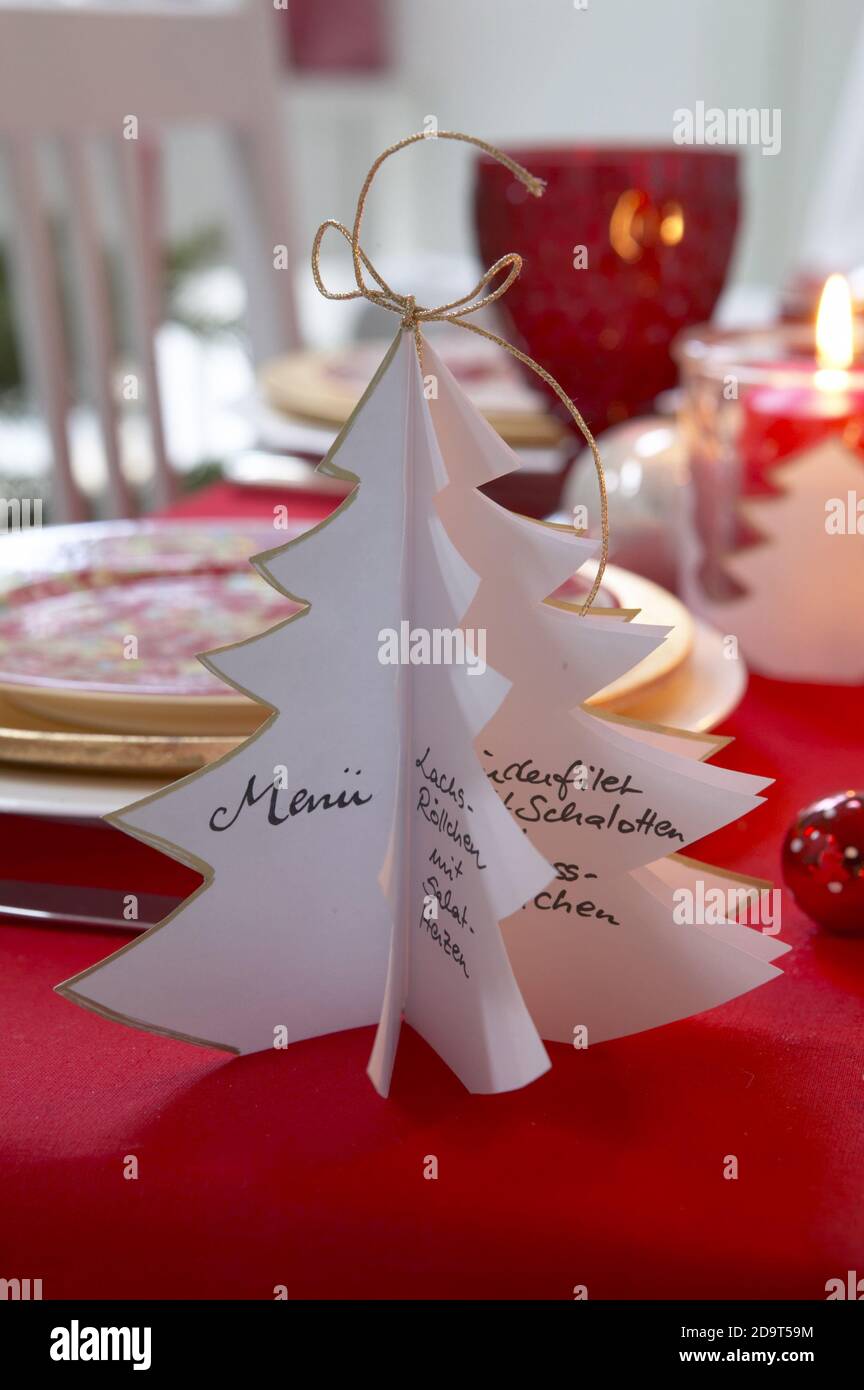 Table de Noël rouge et blanc, papier sapin carte de menu UK UTILISER SEULEMENT/EMAIL POUR EFFACER D'AUTRES DROITS Banque D'Images