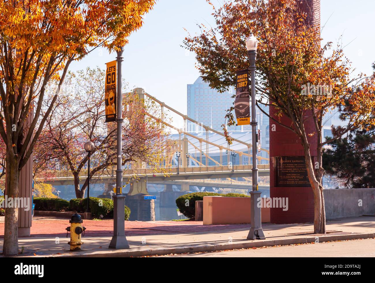 Partie du pont Andy Warhol avec le centre-ville de Pittsburgh, Pennsylvanie, États-Unis en arrière-plan Banque D'Images