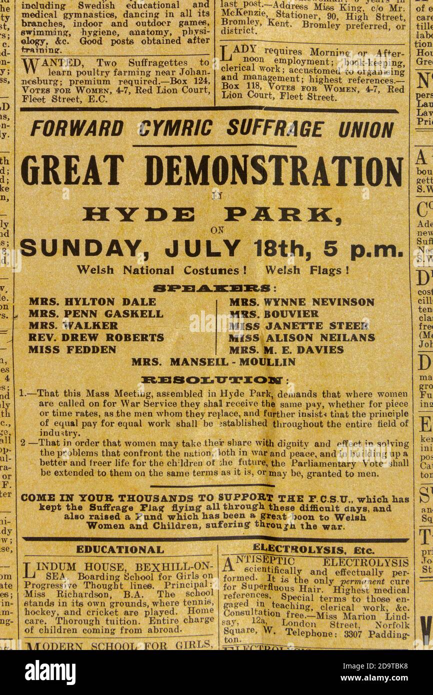 Publicité faisant la promotion d'une grande démonstration à Hyde Park, magazine « votes pour les femmes », 16 juillet 1915 : réplique de souvenirs, mouvement des Suffragettes, Royaume-Uni. Banque D'Images