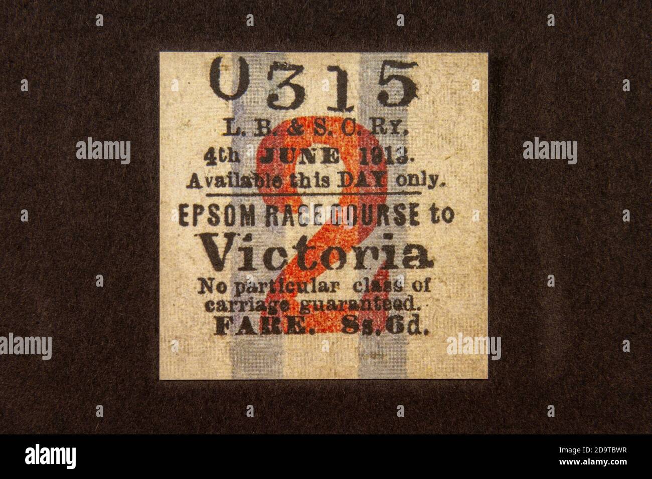 Un billet de train de seconde classe entre le circuit de course d'Epsom et Victoria, le 1913 juin : réplique de souvenirs relatifs au mouvement des suffragettes en Grande-Bretagne. Banque D'Images