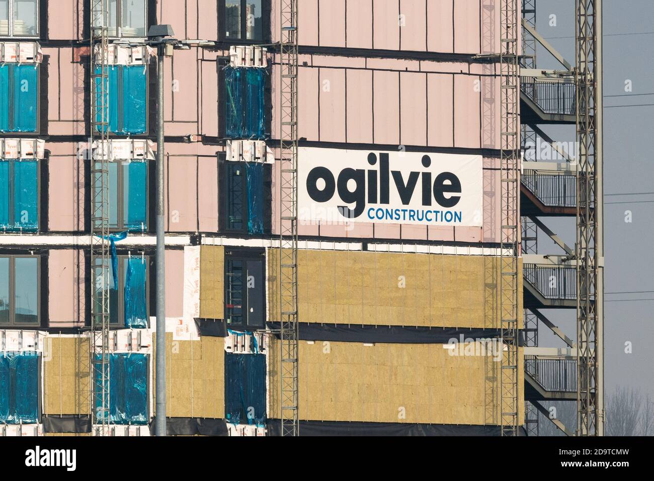 Panneau de construction Ogilvie sur le bâtiment en construction, Glasgow, Écosse, Royaume-Uni Banque D'Images