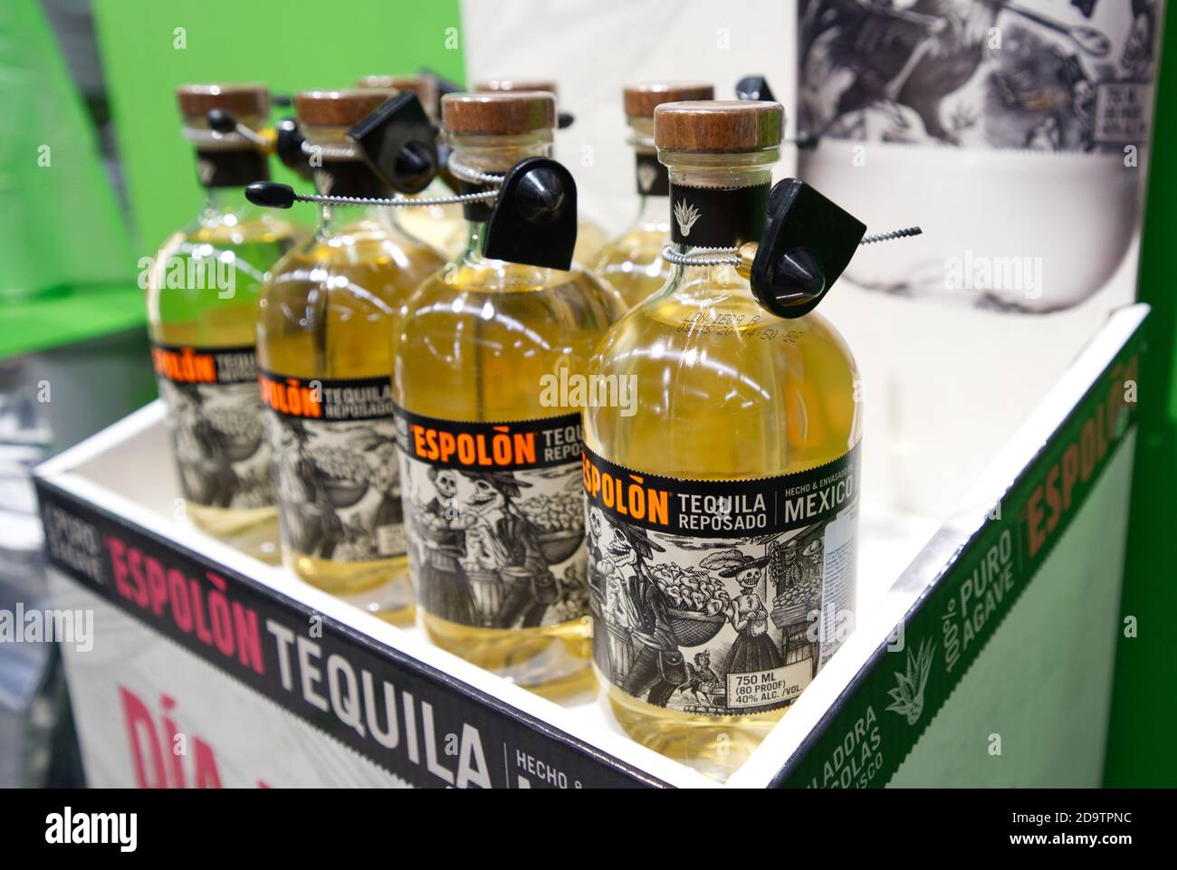 Bouteilles de tequila d'Espolon sur la table de promotion au supermarché Banque D'Images