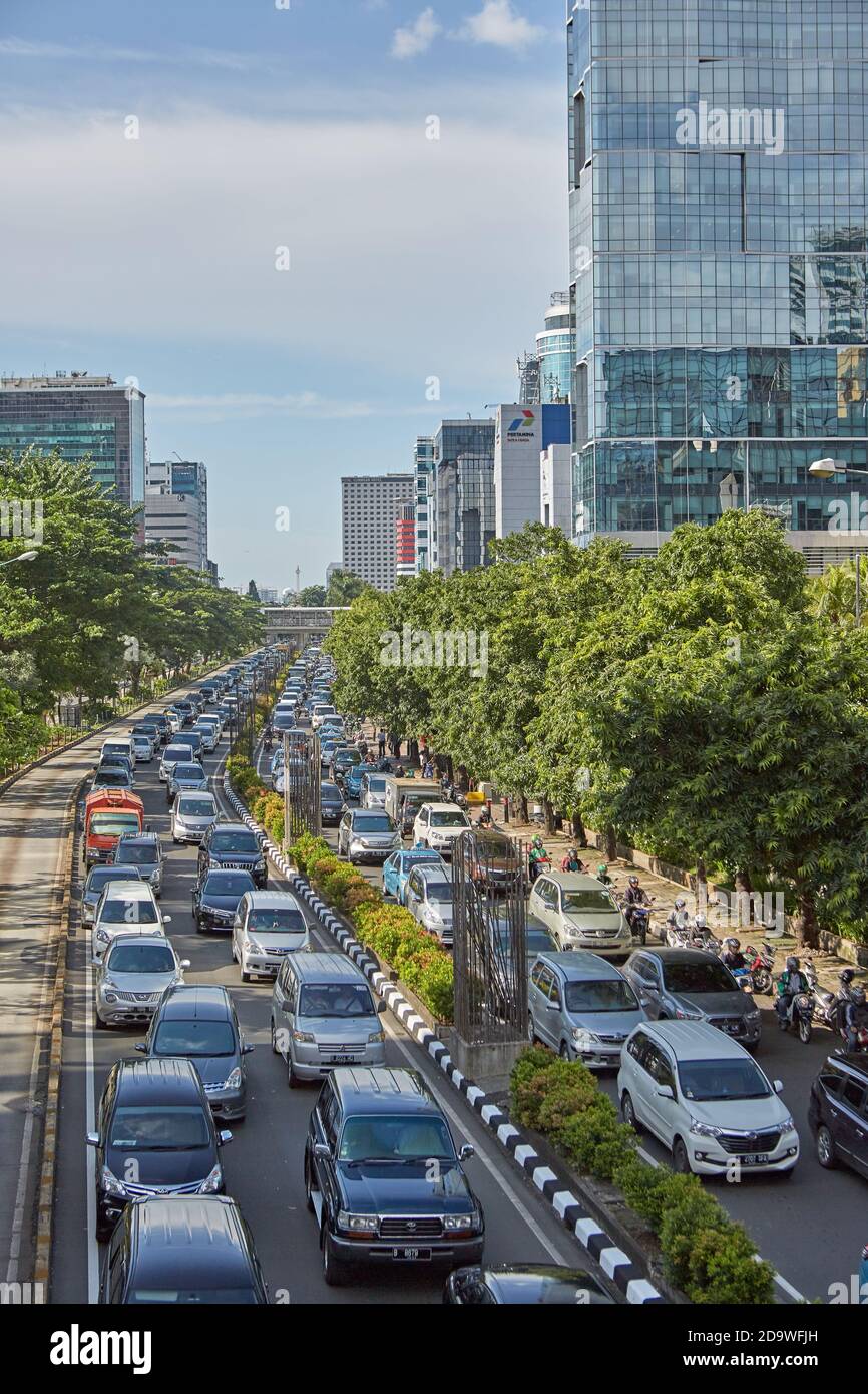 Jakarta, Indonésie, mars 2016. Un embouteillage dans l'une des rues principales de la ville. Banque D'Images