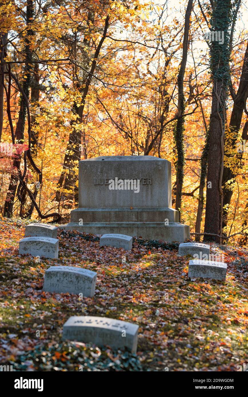 Cimetière Lakeview tombe à l'automne dans l'ohio Banque D'Images