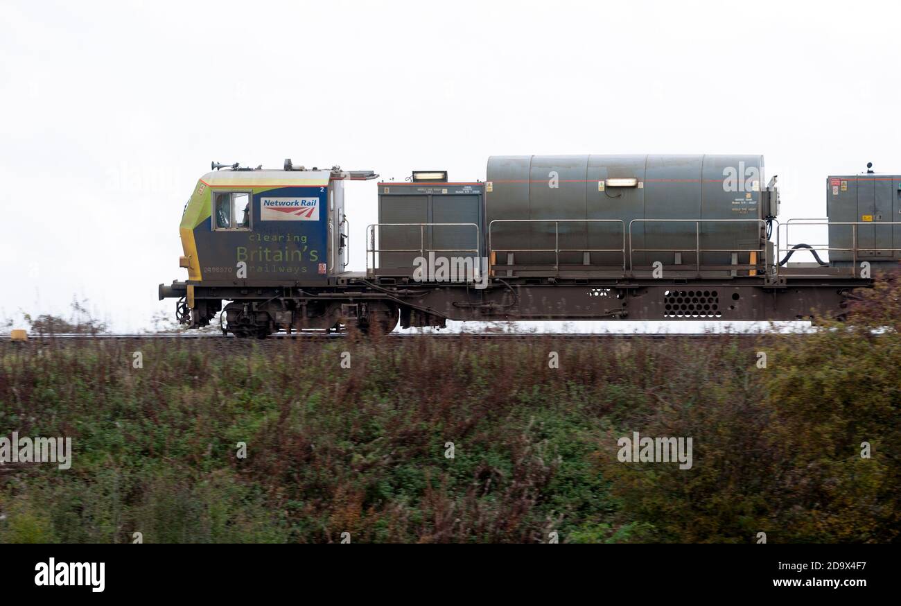 Train réseau Rail VMP (véhicule polyvalent), vue latérale, Warwickshire, Royaume-Uni Banque D'Images