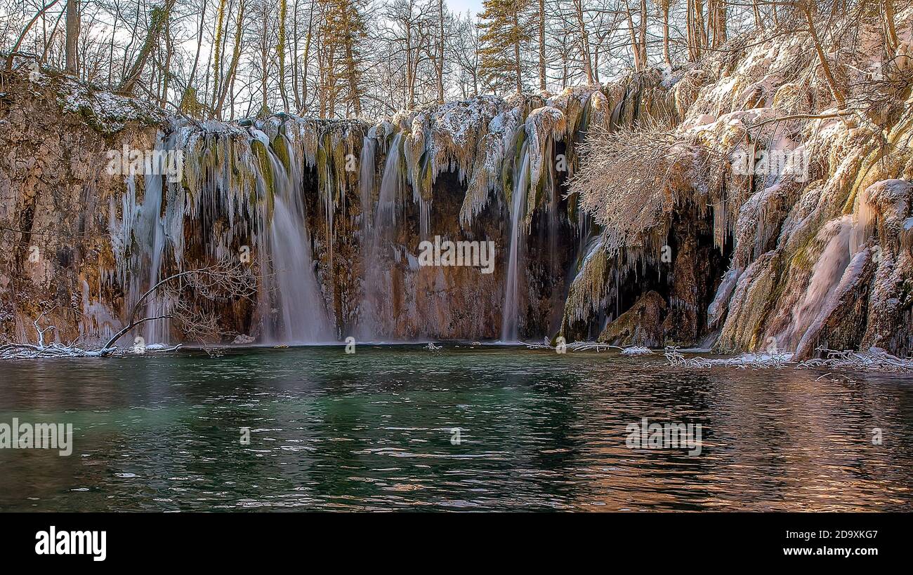 Parc national de Plitvice en croatie. Hiver, neige, temps froid. Vue fantastique. Europe Croatie Parc national de Plitvice. Banque D'Images