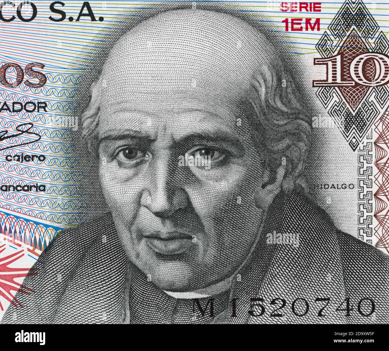 Miguel Hidalgo y Costilla portrait sur le Mexique 10 pesos (1974) billet de banque macro de clôture. Chef de la guerre d'indépendance du Mexique. Banque D'Images