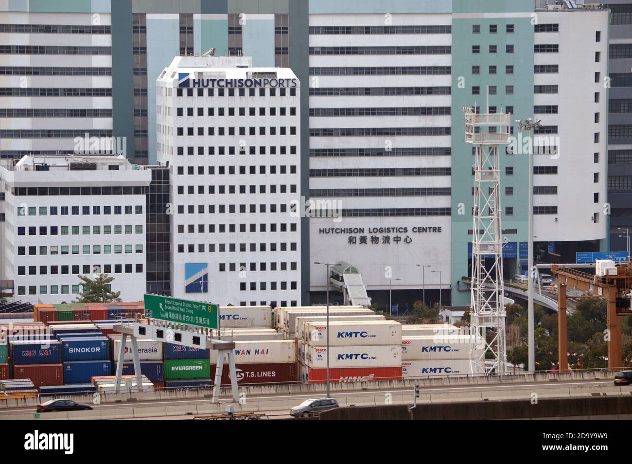 Les bâtiments de Hutchison ports aux terminaux de conteneurs de Kwai Tsing, Hong Kong Banque D'Images