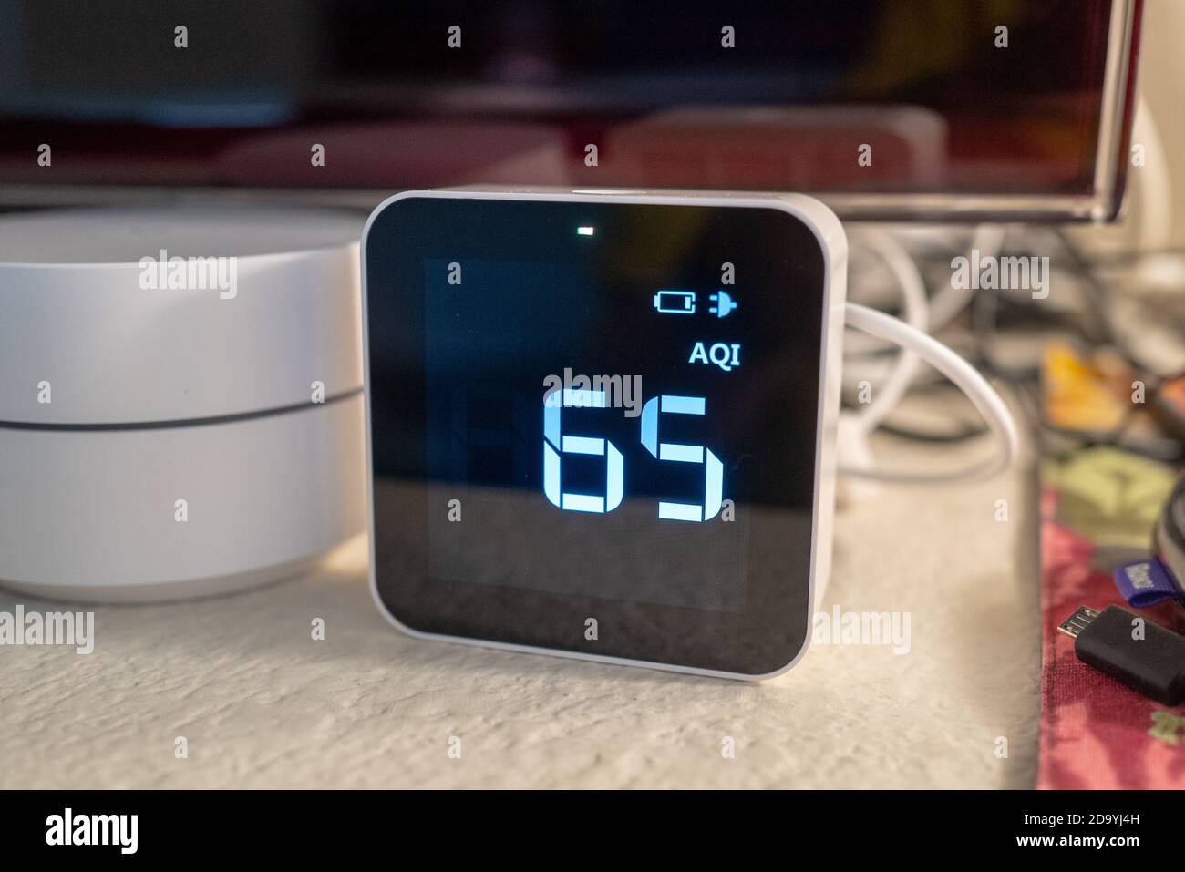 Indicateur de qualité de l'air Temtop P10 sur table à l'intérieur, San Ramon, Californie, 30 septembre 2020. () Banque D'Images
