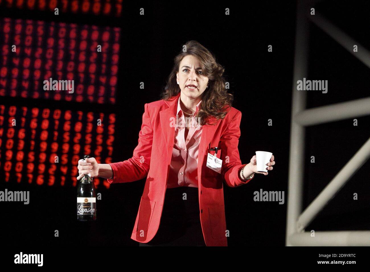 Kirsty Bushell (Scilla Todd) en ARGENT SÉRIEUX par Caryl Churchill au Birmingham Repertory Theatre, Birmingham, Angleterre 12/05/2009 conception: Paul Willis éclairage: Ben Ormerod directeur: Jonathan Munby Banque D'Images