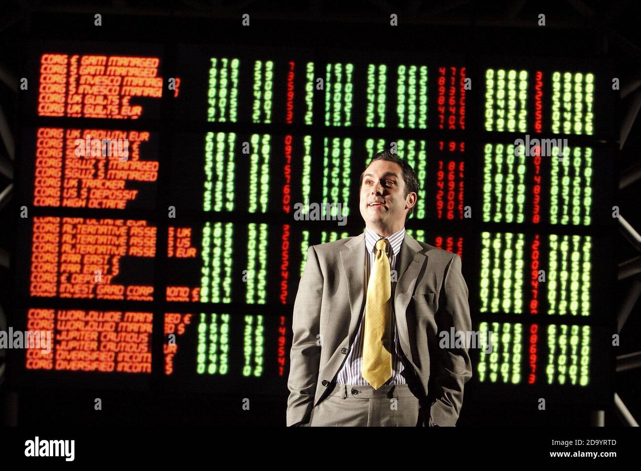 Joseph May (Zackerman) en ARGENT SÉRIEUX par Caryl Churchill au Birmingham Repertory Theatre, Birmingham, Angleterre 12/05/2009 conception: Paul Willis éclairage: Ben Ormerod réalisateur: Jonathan Munby Banque D'Images