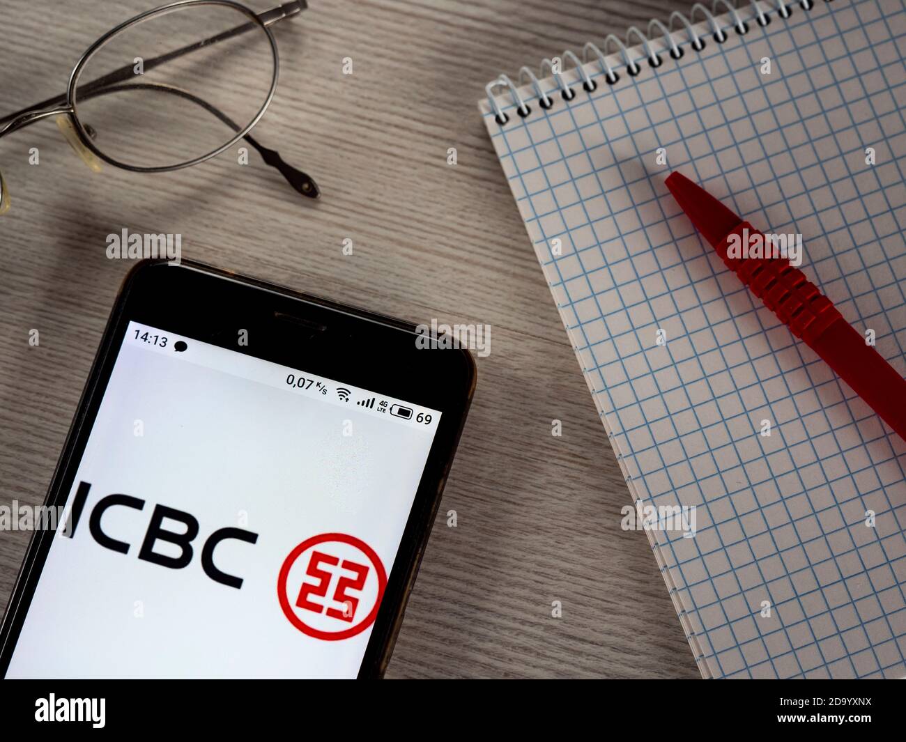 Dans cette illustration, un logo ICBC apparaît sur un smartphone. Banque D'Images