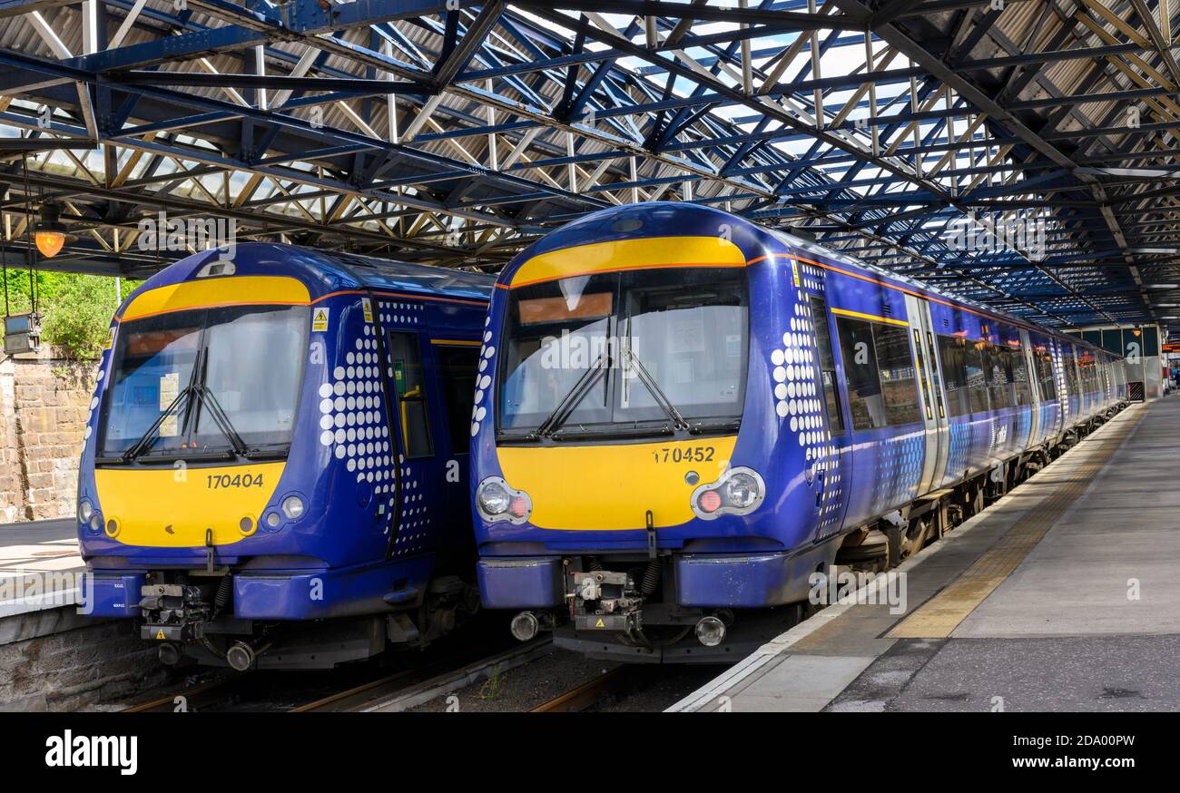 Deux trains à unités multiples de classe 170 de British Rail Turbostar diesel d'Abellio ScotRail à la gare centrale de Glasgow, Glasgow, Écosse, Royaume-Uni. Banque D'Images