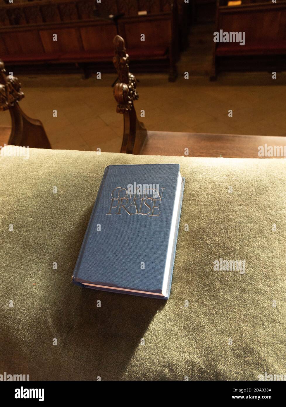 Livre d'hymnes anglican Common Clouange Queens College Chapel, Cambridge, Banque D'Images