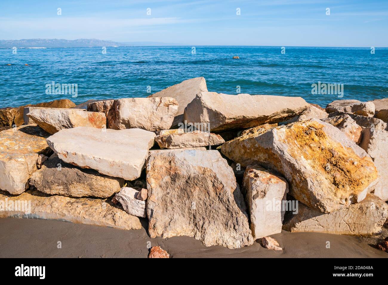 Structure brise-lames dans le delta de l'Ebre pour protéger la plage, Catalogne, Espagne Banque D'Images