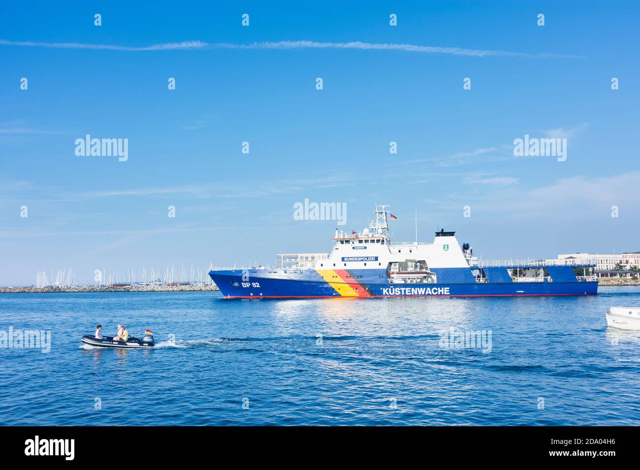 Rostock: Navire 'Bamberg' de Küstenwache (Garde côtière fédérale allemande), district de Warnemünde, Ostsee (Mer Baltique), Mecklembourg-Poméranie-Occidentale, Allemagne Banque D'Images Rostock: Navire 'Bamberg' de Küstenwache (Garde côtière fédérale allemande), district de Warnemünde, Ostsee (Mer Baltique), Mecklembourg-Poméranie-Occidentale, Allemagne Banque D'Images