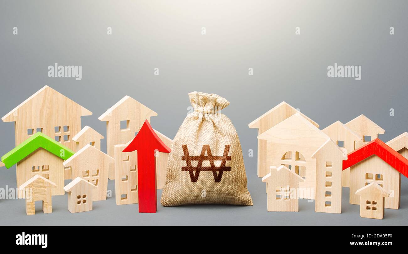 la corée du Sud a gagné sac d'argent et une ville de personnages de maison et rouge flèche vers le haut. Croissance des loyers. Reprise et croissance des prix de l'immobilier, forte demande. Investissements Banque D'Images