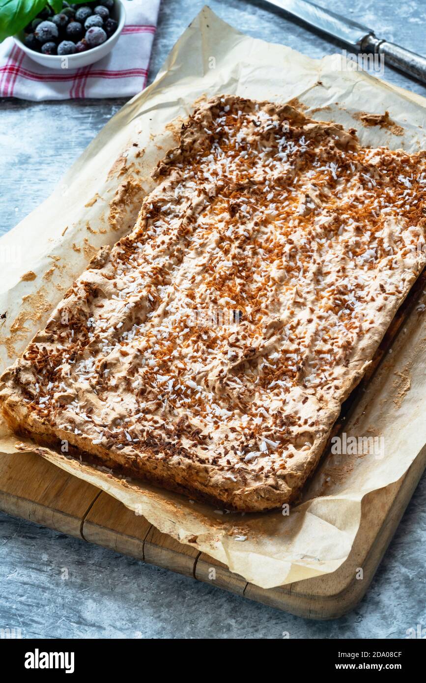 Tarte A La Noix De Coco Avec Confiture De Cassis Vue En Grand Angle Photo Stock Alamy