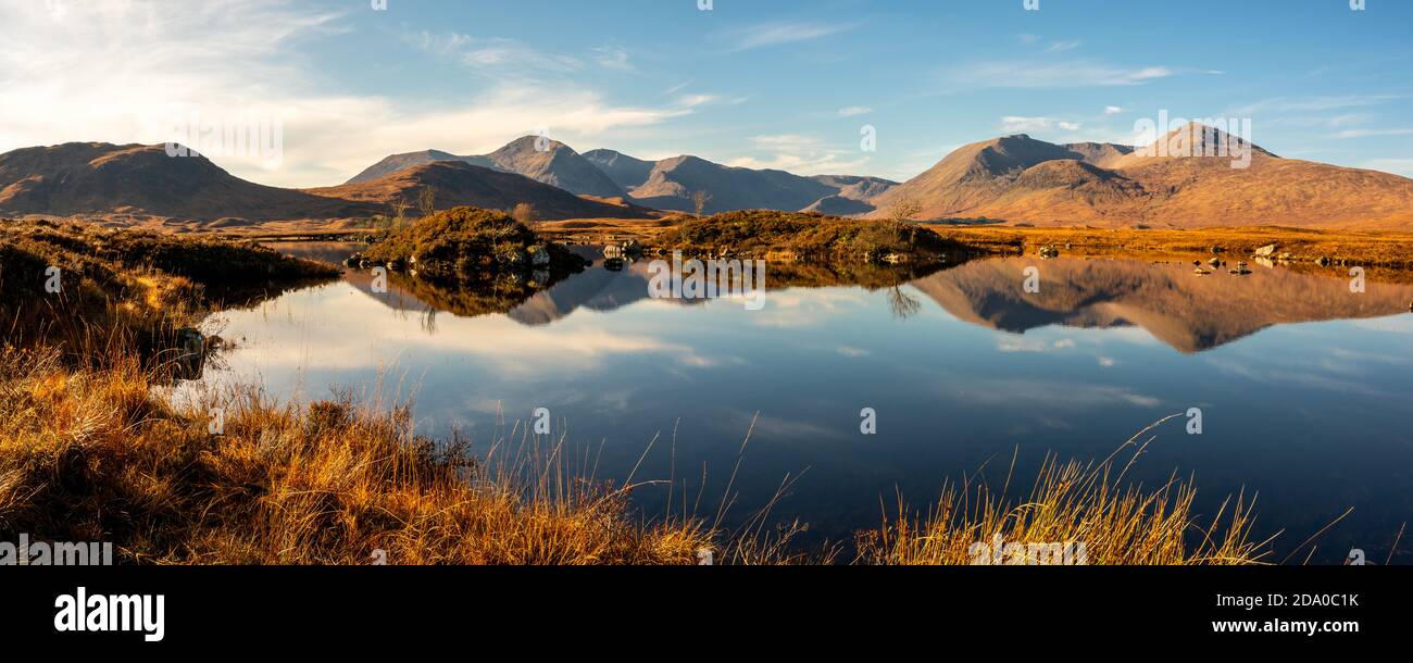 Lochan nah Achlaise et Blackmount Peaks, Rannoch Moor, Écosse, Royaume-Uni Banque D'Images