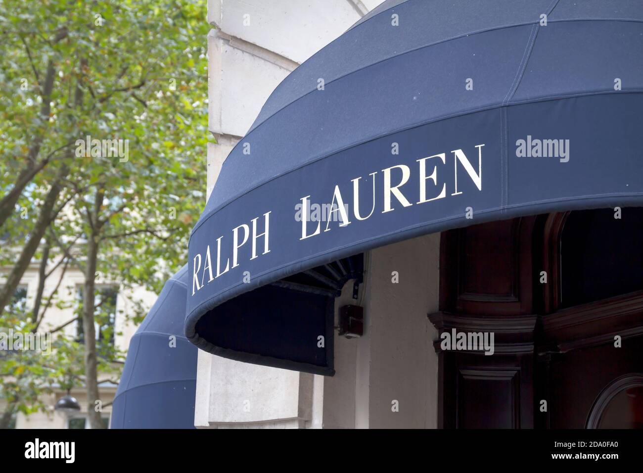 PARIS : ouverture du premier magasin de Ralph Lauren à Paris 1986 Ralph  Lauren est la marque de mode de renommée mondiale fondée à New   Photo Stock - Alamy