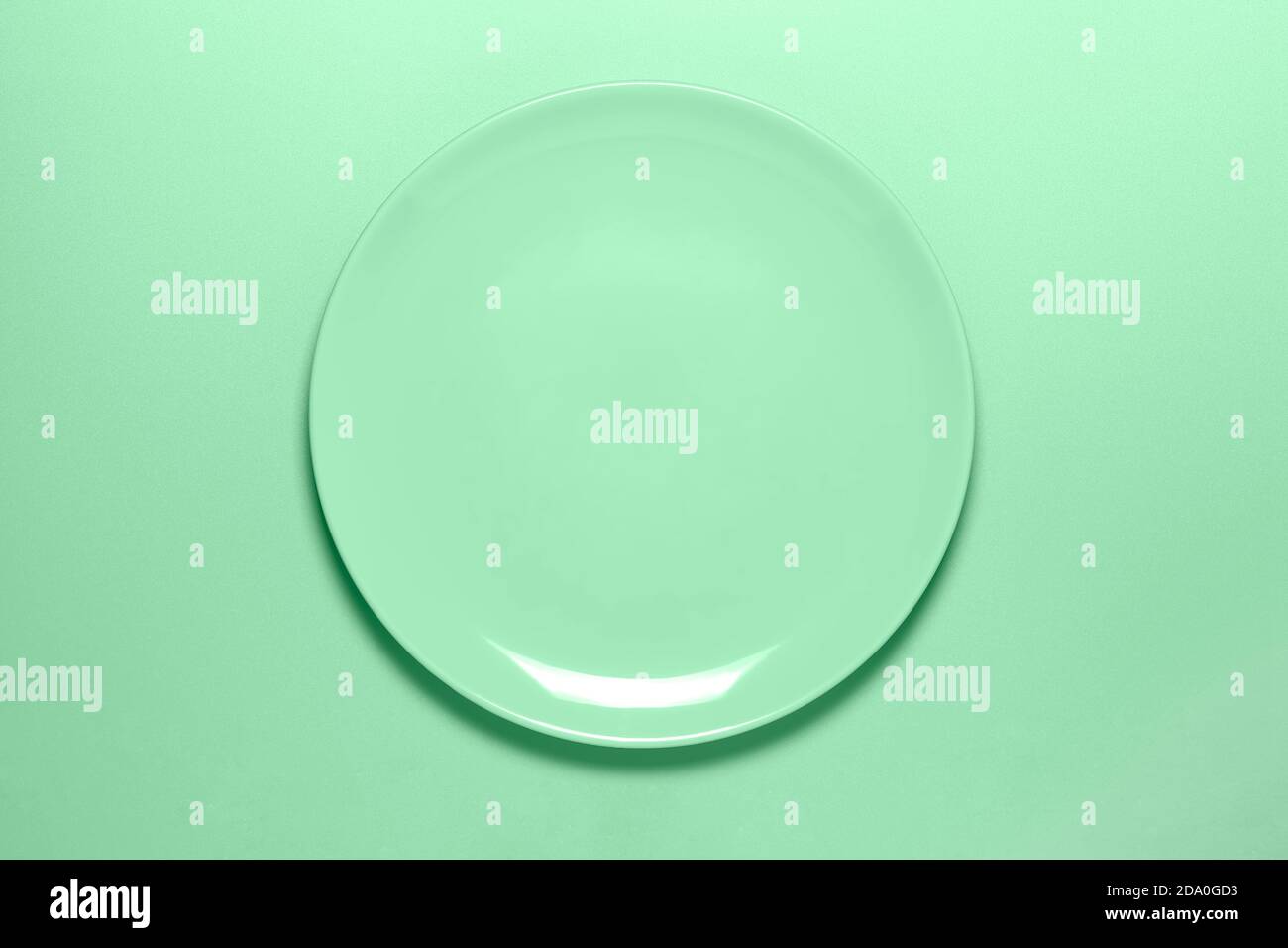 vider la boîte sur la surface de couleur correspondante, vue de dessus Banque D'Images