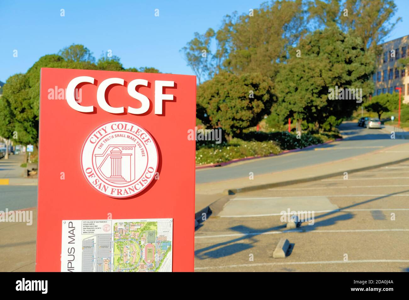 Signez au City College de San Francisco en Californie avec le logo de l'école; CCSF. Banque D'Images