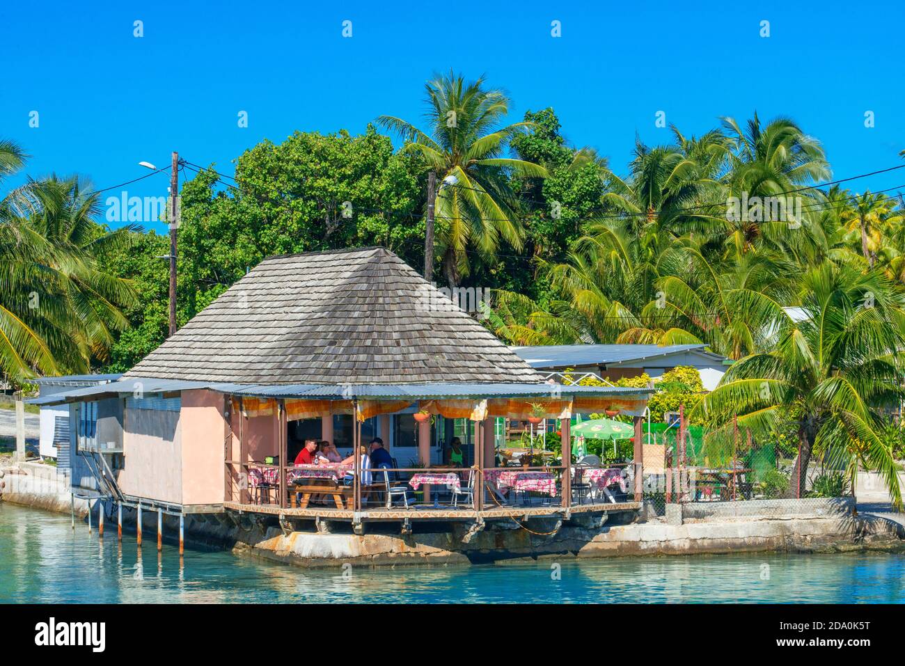 Restaurant et plage de Rangiroa, îles Tuamotu, Polynésie française, Pacifique Sud. Banque D'Images