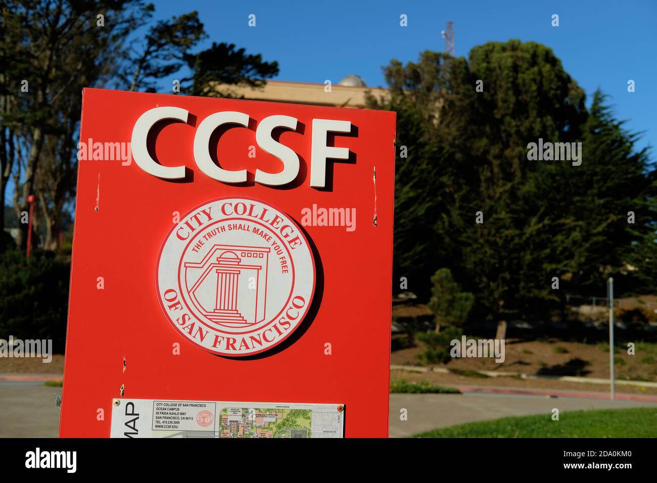 Signez au City College de San Francisco en Californie avec le logo de l'école; CCSF. Banque D'Images