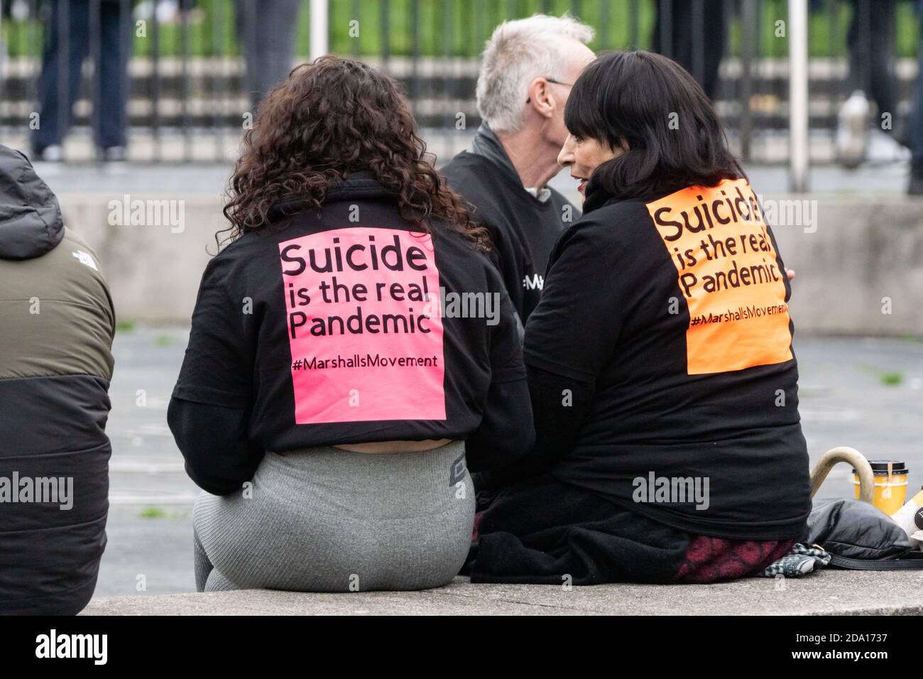 Le suicide est la véritable pandémie, Marshalls Movement, vu lors de la manifestation anti-verrouillage Manchester 08-11-2020, Covid, covid19, 2020 Banque D'Images