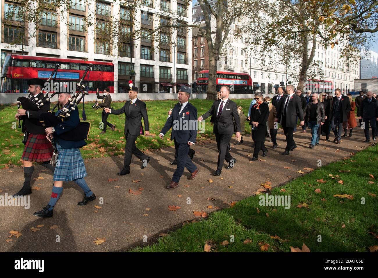 08 novembre 2020. Londres, Royaume-Uni. Acteur, politicien et chef du Parti de la reconquête Laurence Fox et les anciens combattants se sont mis à rendre hommage au Royal Military Memorial, le dimanche du souvenir à Hyde Park Corner. Photo Bye Ray Tang. Banque D'Images