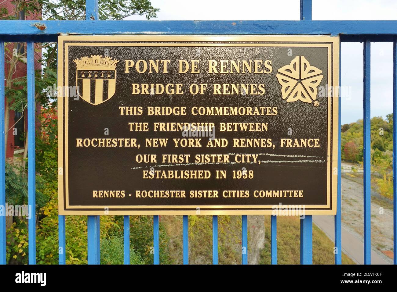 ROCHESTER, NY –17 OCT 2020- vue sur le pont de Rennes au-dessus de la rivière Genesee dans le quartier historique de la course de Brown, dans le centre-ville de roches Banque D'Images