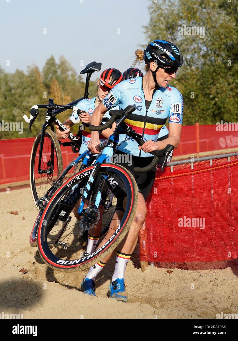 Ellen van Loy (bel) lors des Championnats d'Europe de l'UEC Cyclo-Cross  féminin Elite le 7 novembre 2020 à Rosmalen, pays-Bas Foto: SCS/Soenar  Chamid Photo Stock - Alamy