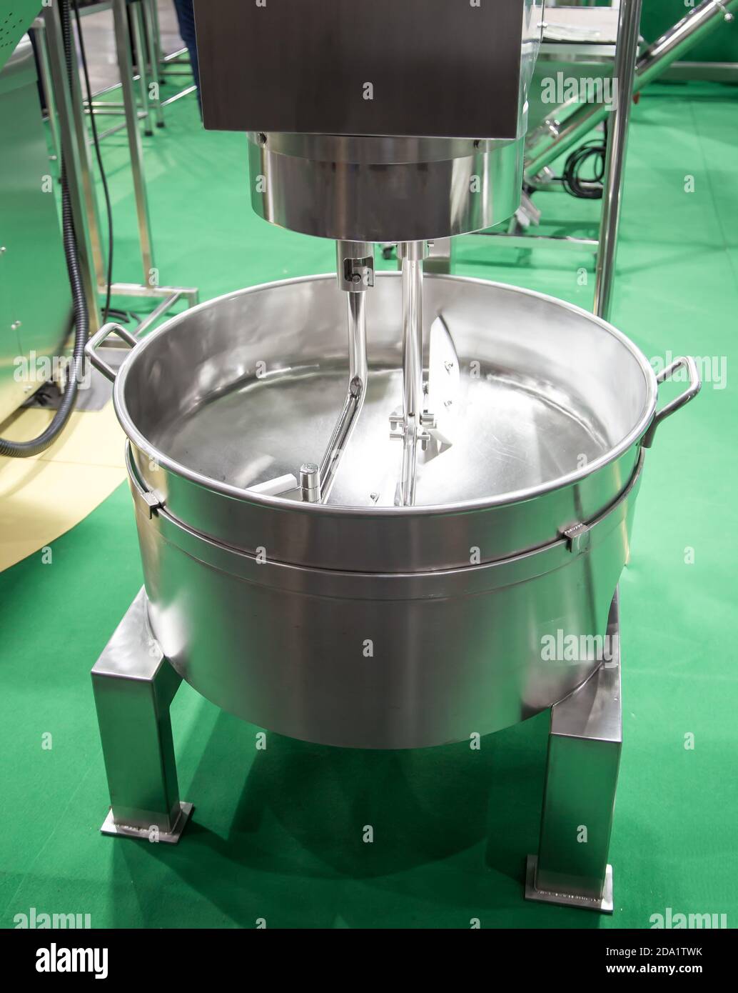 bouilloire de mélange commerciale en acier inoxydable pour l'industrie  alimentaire Photo Stock - Alamy