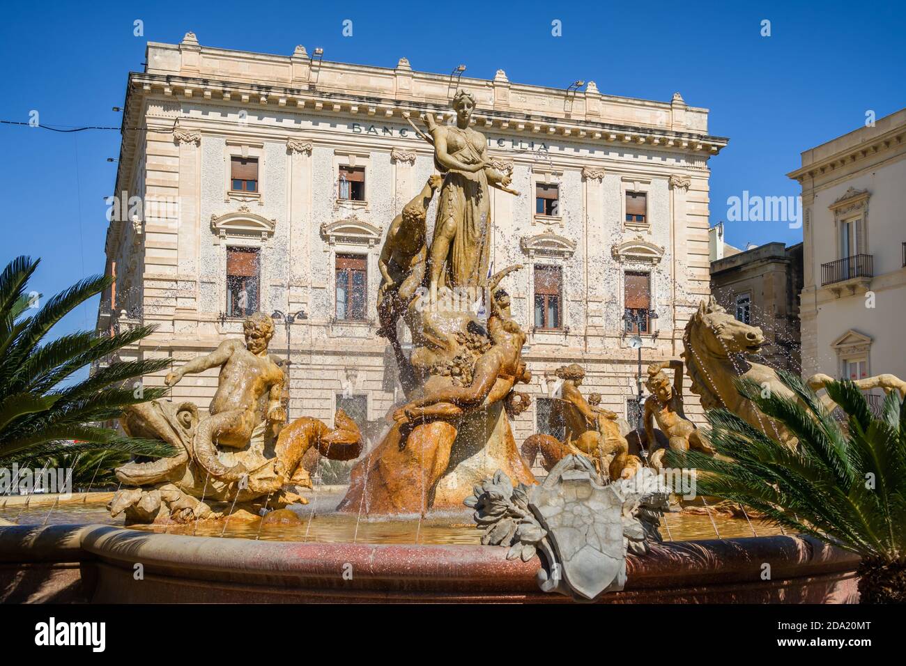 Diana fontaine sur la place Archimedes dans la vieille ville de Syracuse en Sicile, Italie Banque D'Images