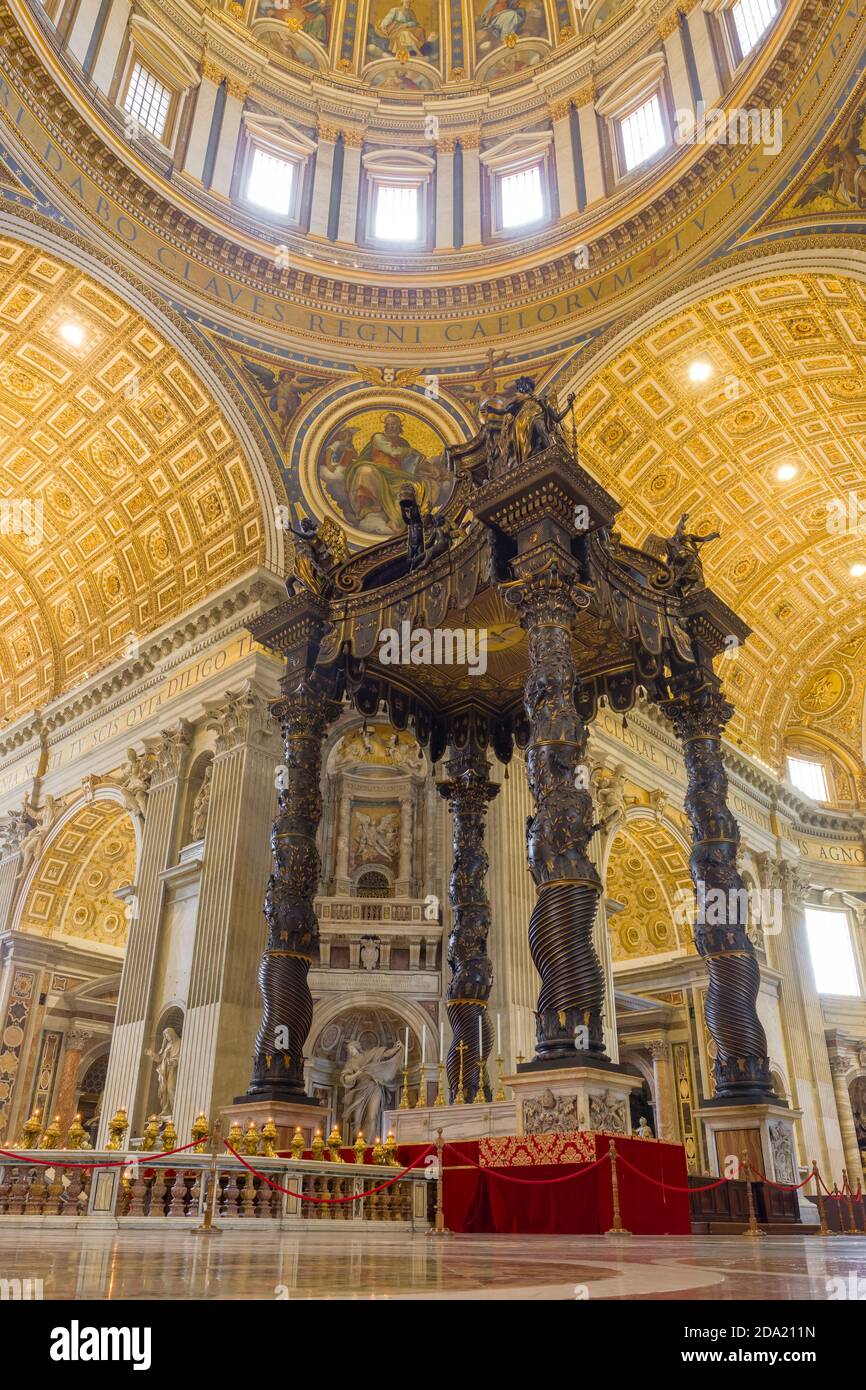 Vue intérieure de la basilique Saint-Pierre de Rome, Italie. Banque D'Images