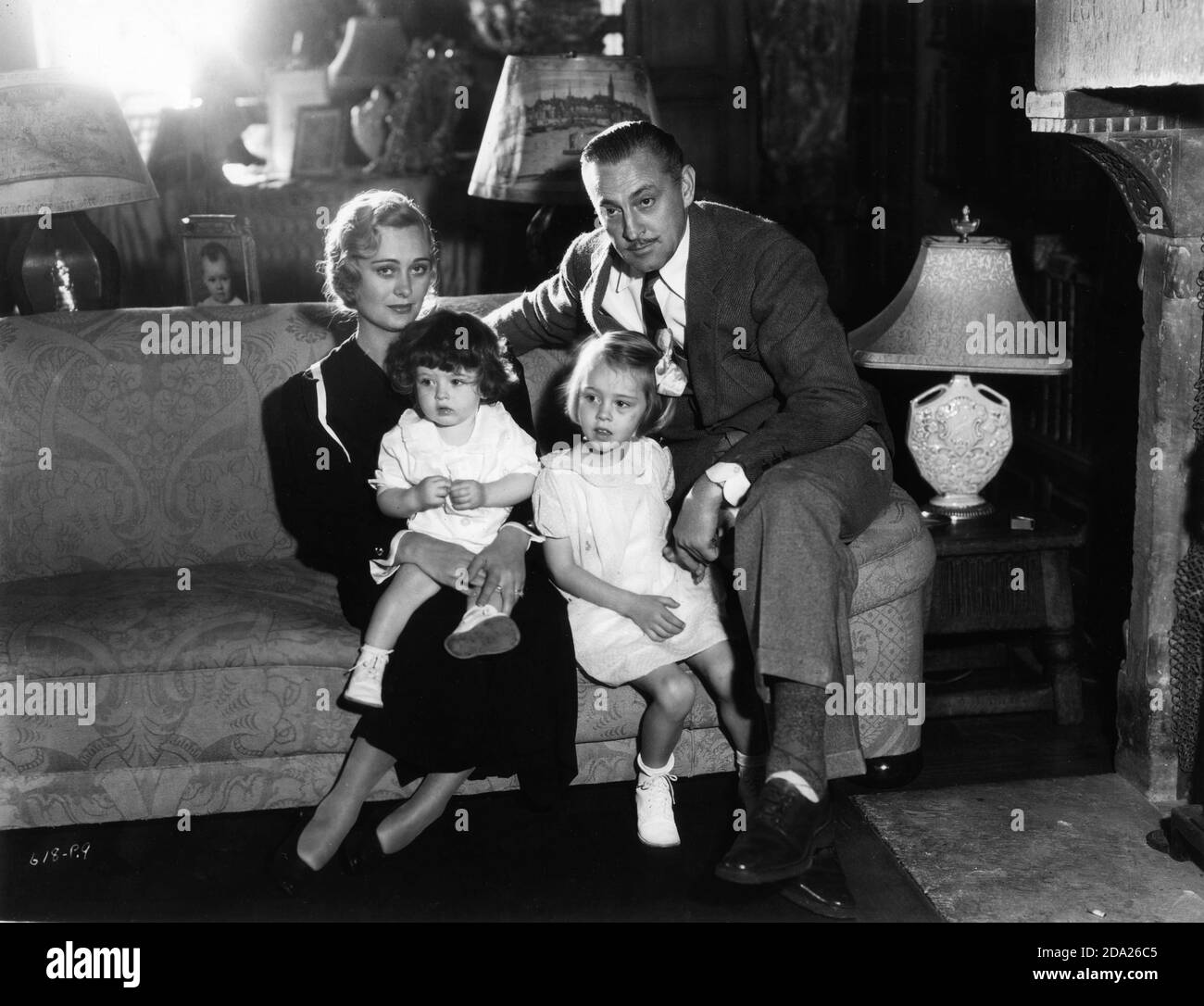 JOHN BARRYMORE avec sa 3e femme DOLORES COSTELLO BARRYMORE à Accueil en 1933 avec leurs enfants JOHN BLYTH BARRYMORE et DOLORES ETHEL BARRYMORE photo publicitaire de Universal Pictures Banque D'Images