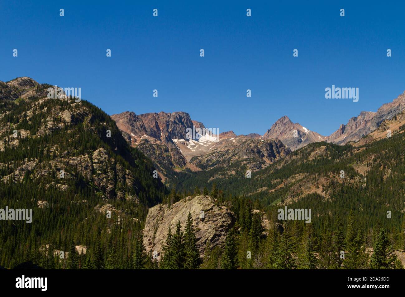 Cairn Mountain et Granite Peak depuis le drainage de Granite Creek, Beartooth Mountains, Montana, États-Unis. Banque D'Images